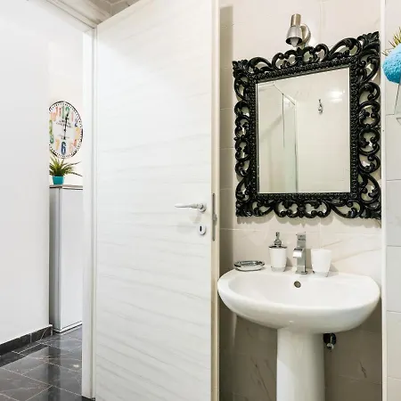 1b Sofia Close Services Sea, Wifi! Apartmán *