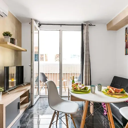 1b Sofia Close Services Sea, Wifi! Apartment *