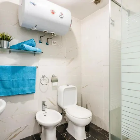 Apartment 1b Sofia Close Services Sea, Wifi! *