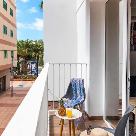 1b Sofia Close Services Sea, Wifi! Apartment *